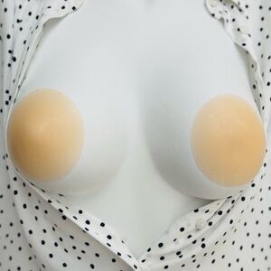 (PACK OF 4) Seamless Nude Silicone Reusable Nipple Covers (Beige)